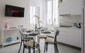 Via Ponte Alle Mosse, 19 - Florence Charming Apartments - A Chic, Newly Renovated Apartment Near Tram Leopolda, A Few Min From Downtown