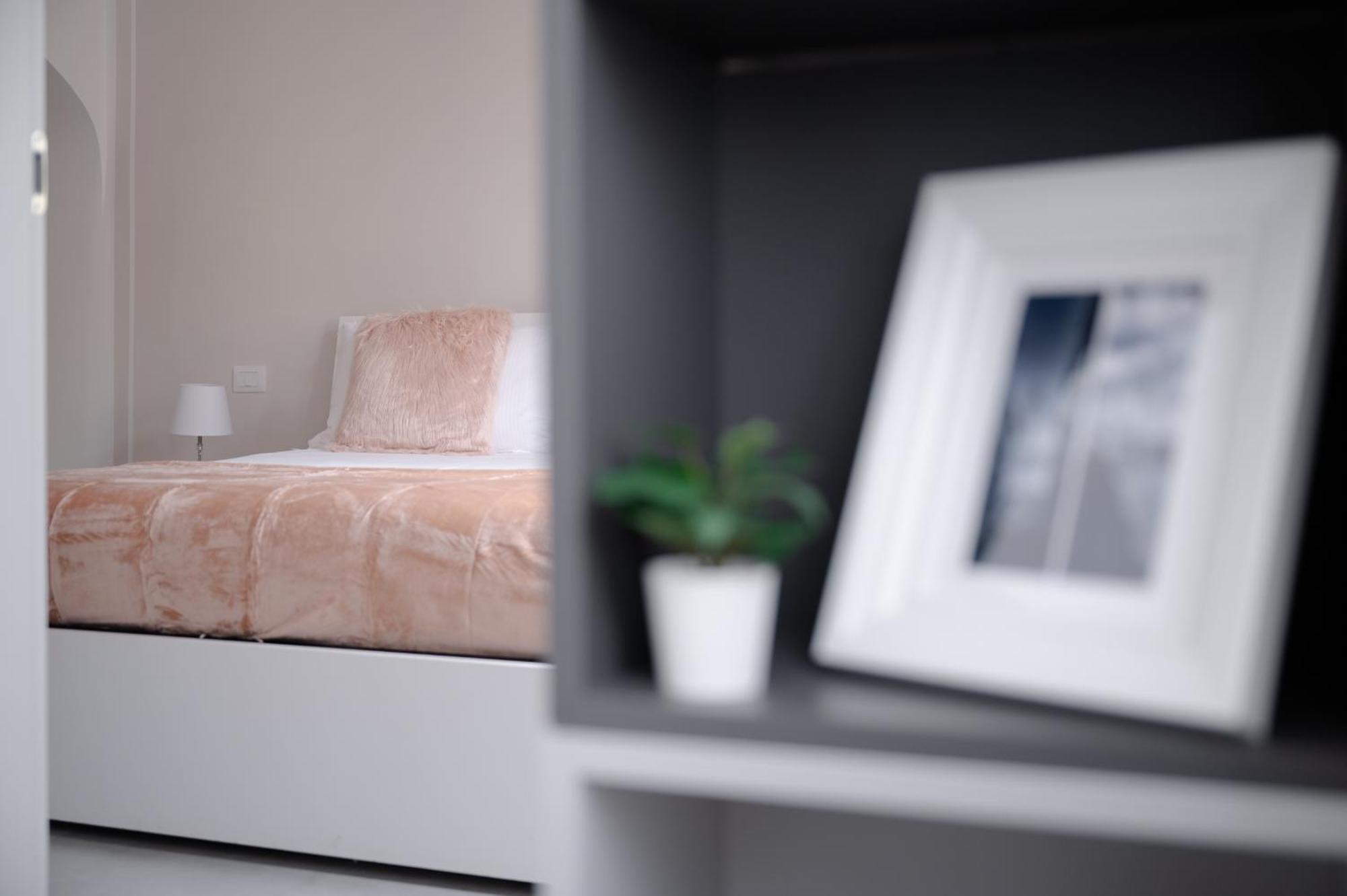 Via Ponte Alle Mosse, 19 - Florence Charming Apartments - A Chic, Newly Renovated Apartment Near Tram Leopolda, A Few Min From Downtown Esterno foto